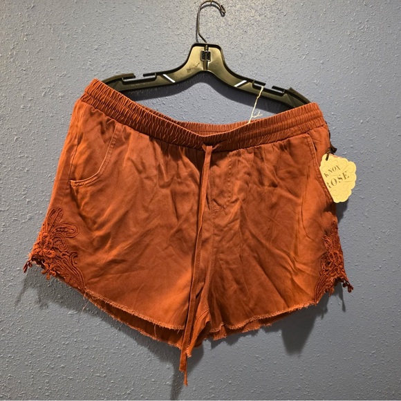 Women’s Knox Rose raw hemmed shorts with lace on sides. - Picture 1 of 3